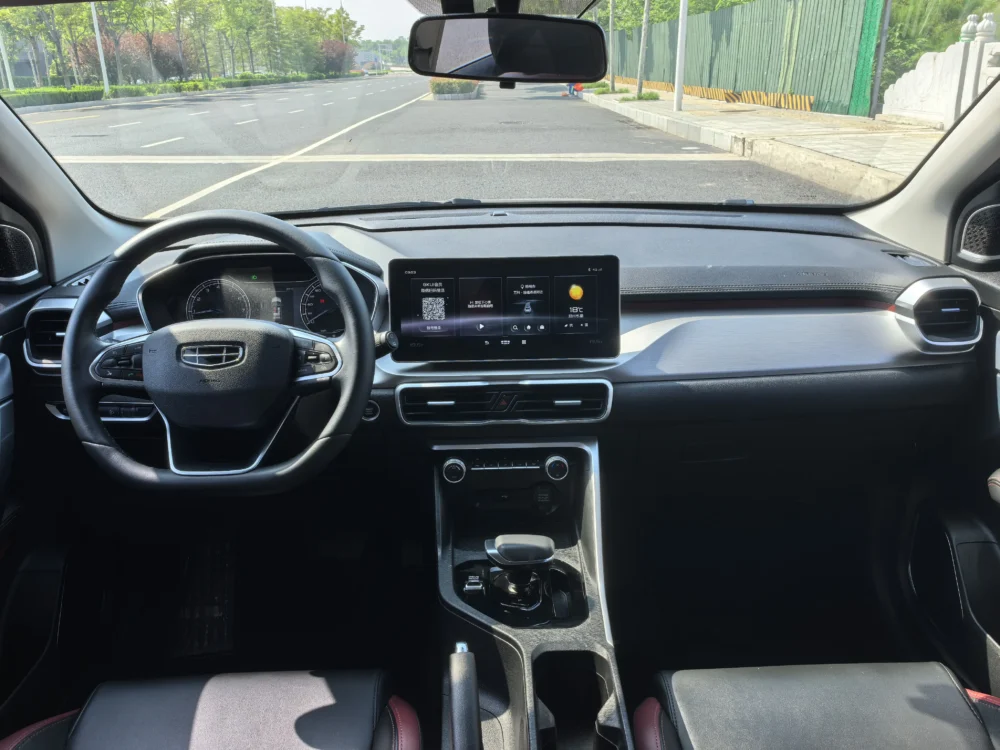 Geely Coolray SX11 240T DCT Platinum Edition