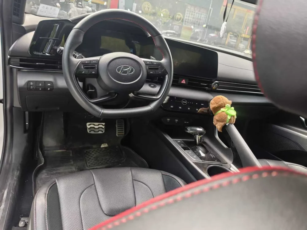 Hyundai Elantra 240TGDi DCT LUX Premium Edition