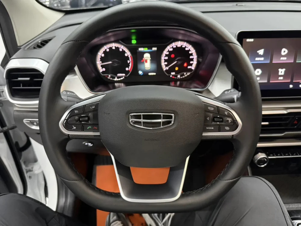 Geely Coolray SX11 240T DCT Platinum Edition