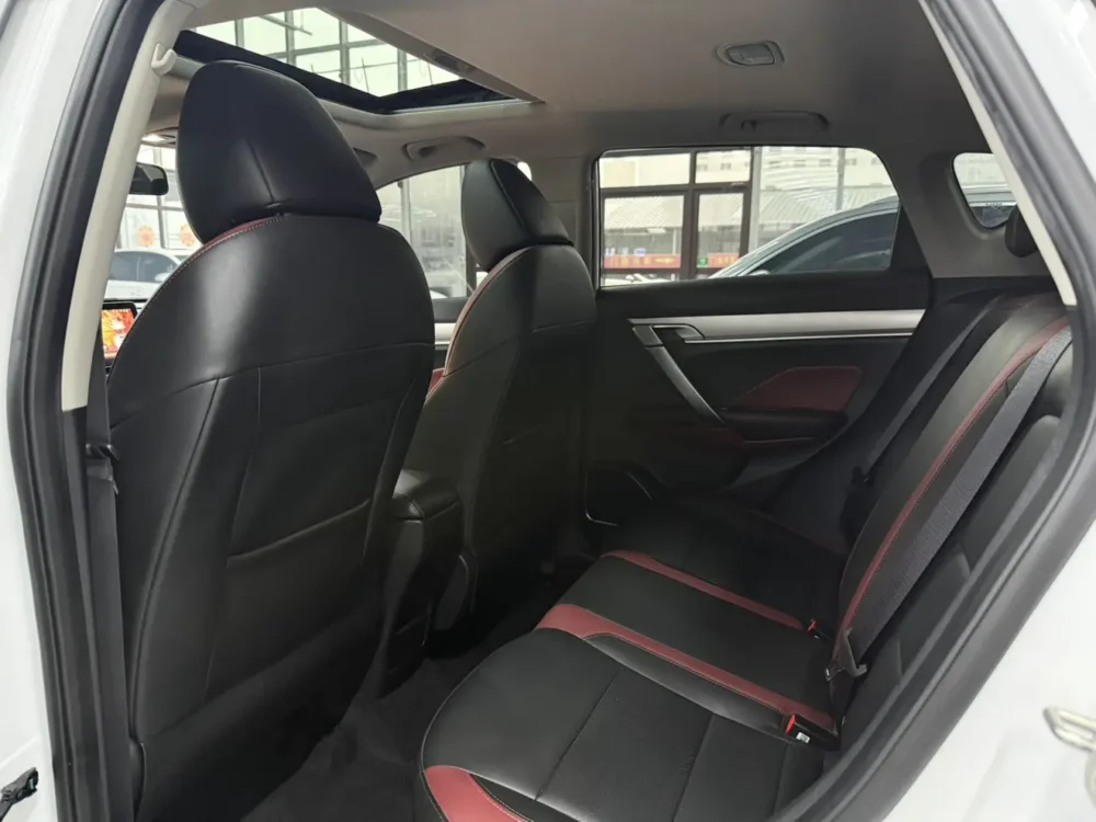 Geely Coolray SX11 240T DCT Platinum Edition