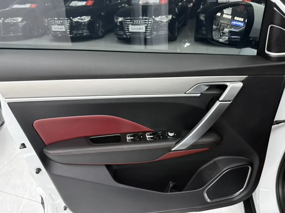 Geely Coolray SX11 240T DCT Platinum Edition