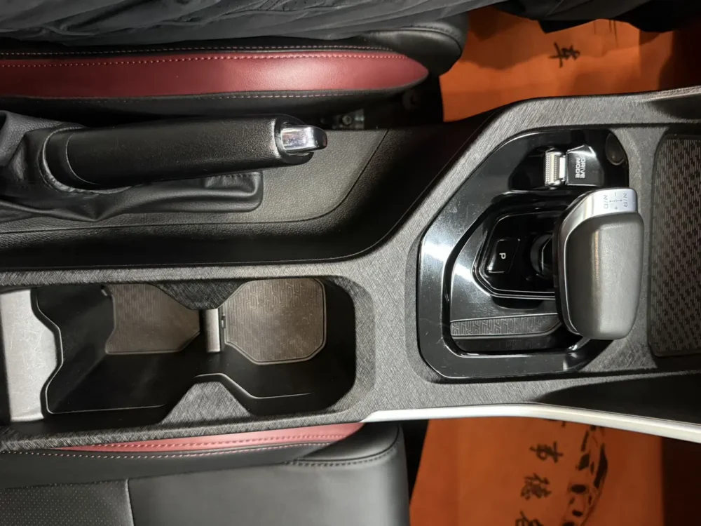 Geely Coolray SX11 240T DCT Platinum Edition