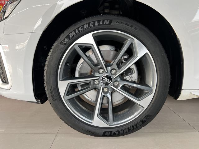 Audi A4 model 35 TFSI fashion dynamic typ