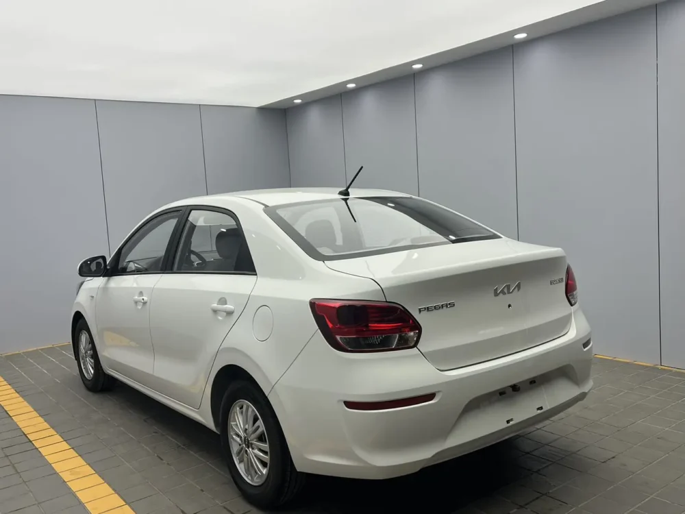Kia Pegas 1.4L automatic comfort sunroof version