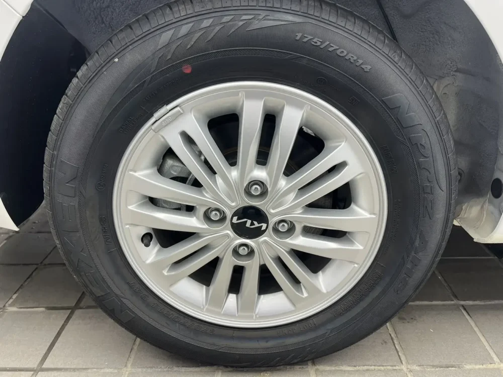 Kia Pegas 1.4L automatic comfort sunroof version