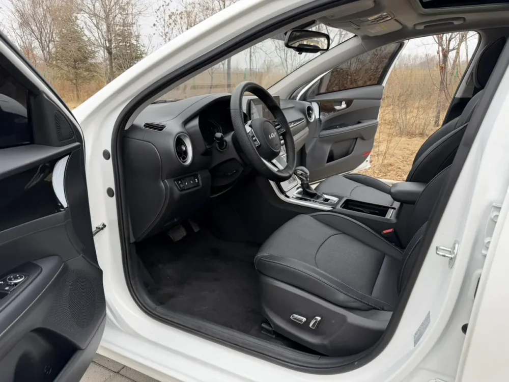 Kia K3 1.5L IVT Deluxe Edition