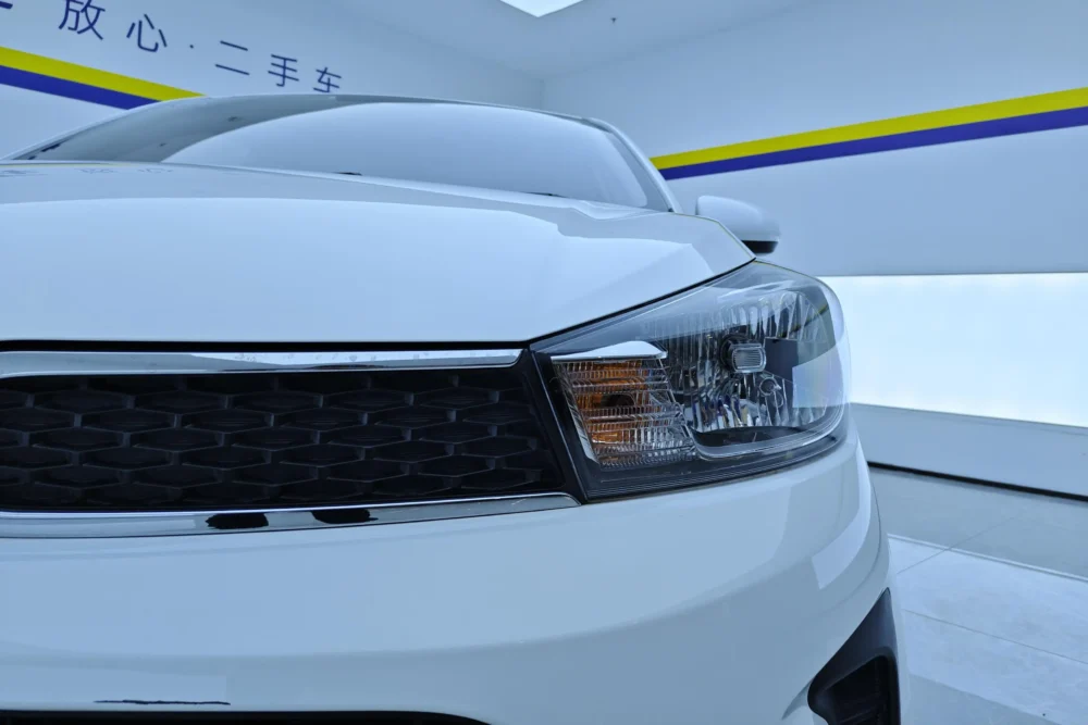 Kia Pegas 1.4L automatic comfort sunroof version