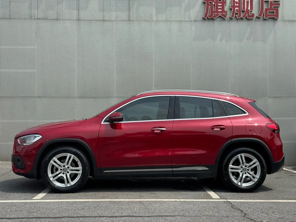 Mercedes-Benz GLA 180