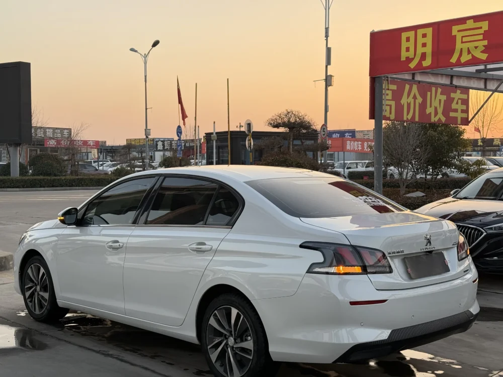 Peugeot 408