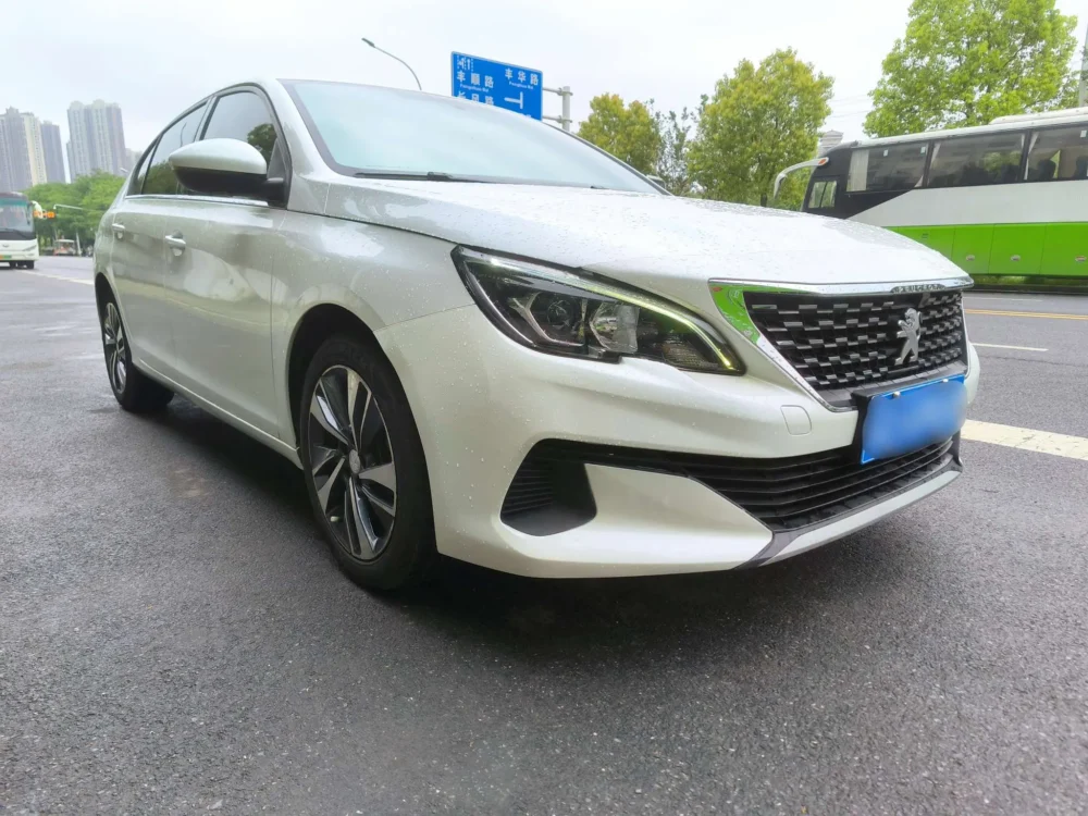 Peugeot 408