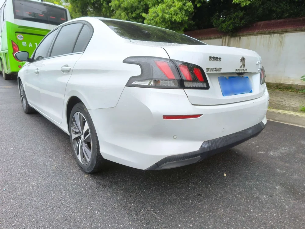 Peugeot 408