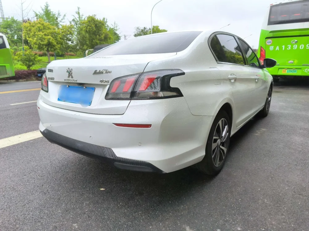 Peugeot 408