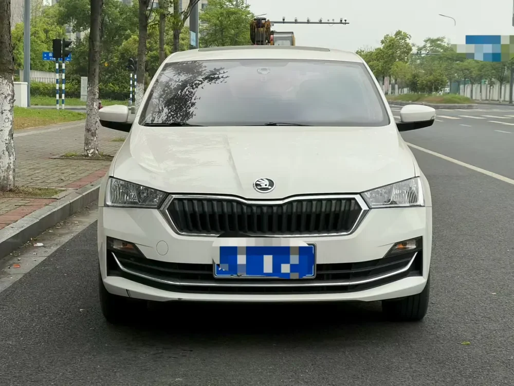 Skoda Rapid Hatchback 1.5L AT Comfort Edition