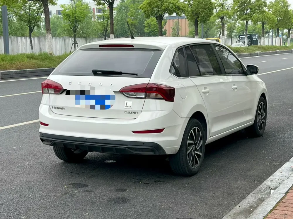 Skoda Rapid Hatchback 1.5L AT Comfort Edition
