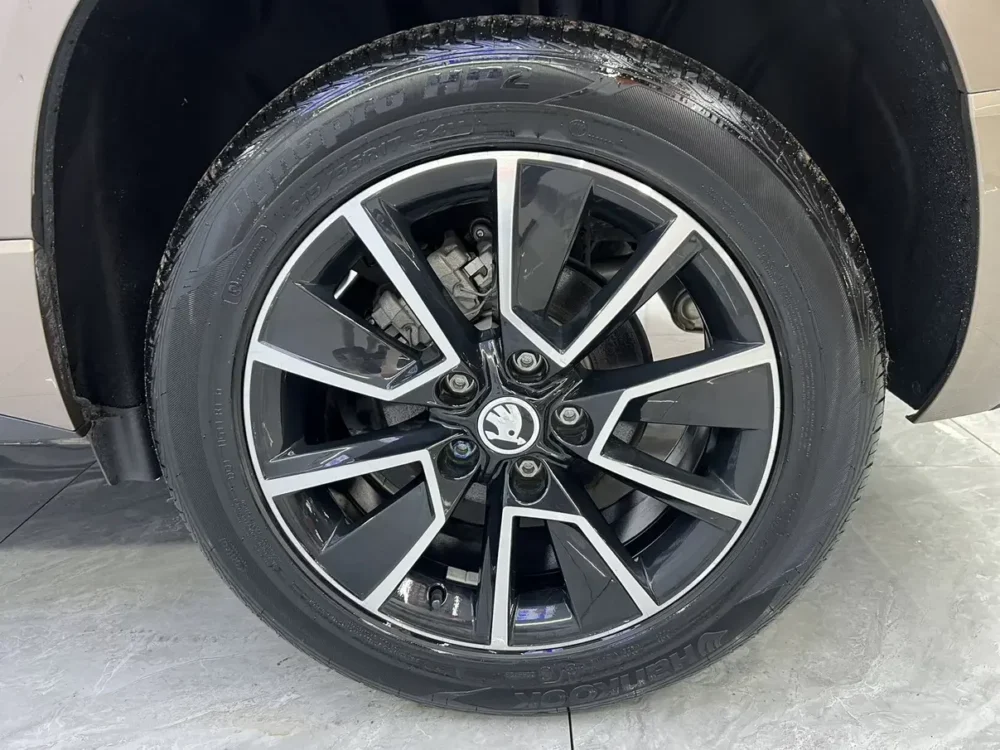 Skoda Karoq TSI280 Premium Edition